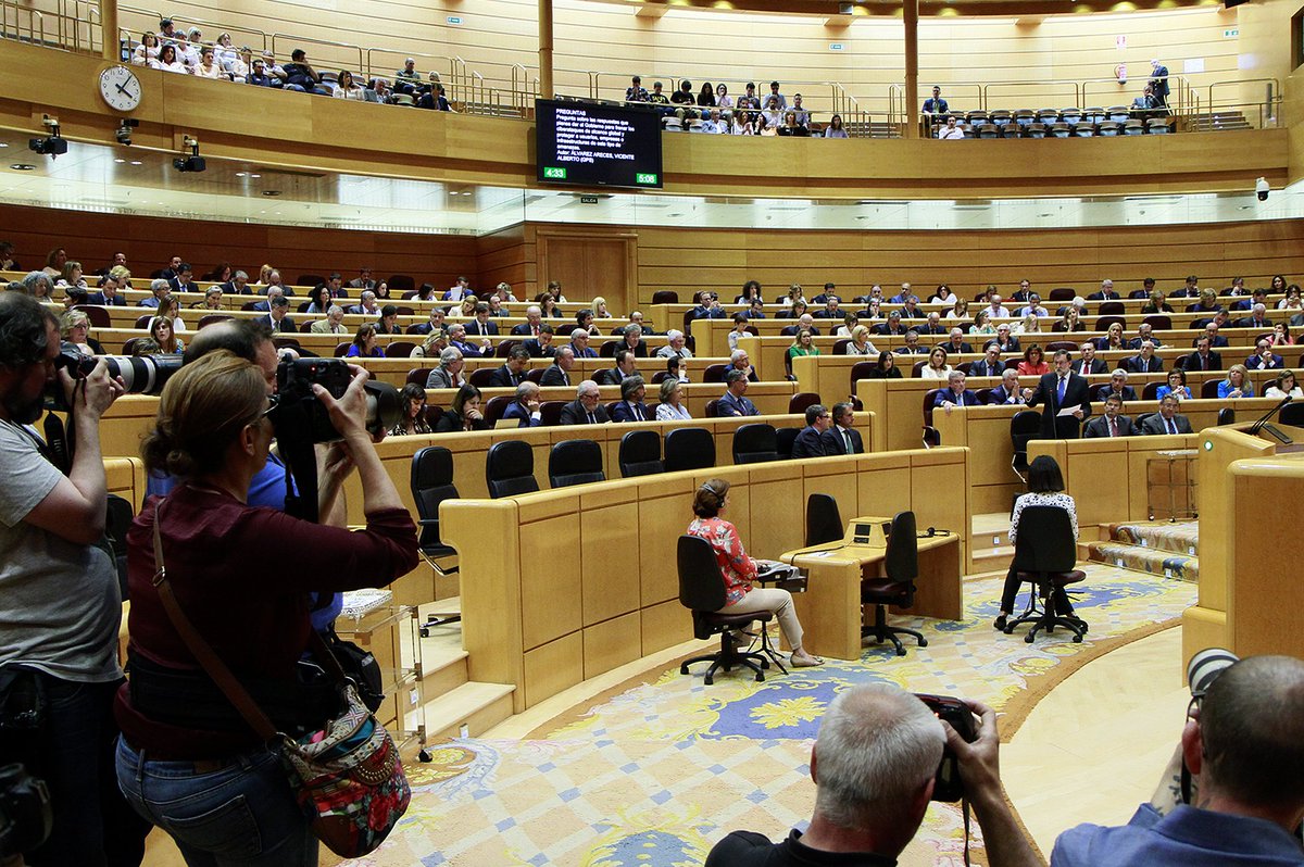 desdelamoncloa's tweet photo. #ControlSenado @marianorajoy afirma que no aceptará "chantajes" de quienes amenazan con la independencia de Cataluña https://t.co/n7gyIDsCLr https://t.co/WkP9wle6ju