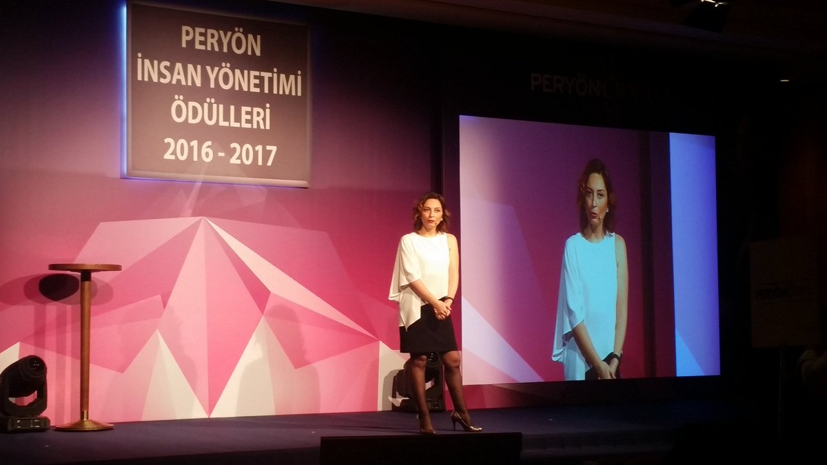 DrArguden's tweet photo. @PERYONMERKEZ #InsanYonetimi #Odulleri yemeğinde @CansenBasaran konuşuyor. .. https://t.co/GpIr4dhELp