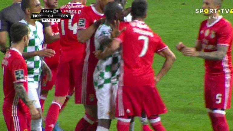 odedonafrida's tweet photo. Quatro jogos de castigo para Samaris / Um jogo de castigo para Slimani #LigaSalazar https://t.co/lWDme7BHCE