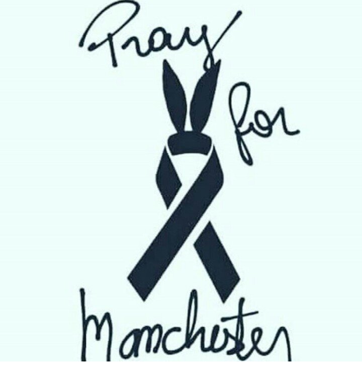 xEmixPL's tweet image. Odliczali dni do koncertu, nie wiedząć że odliczają dni do właśnej śmierci... #PlayForManchester