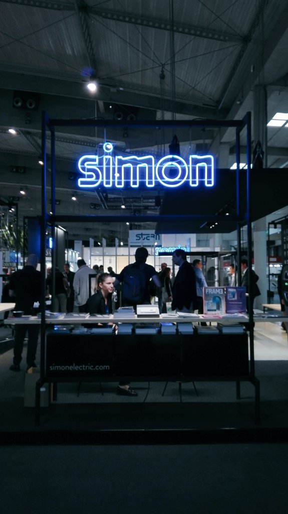 SimonElectricES's tweet photo. Cerramos este primer dia en #BarcelonaBuildingC #Construmat, Gracias por visitarnos en nuestro espacio #SimonEnConstrumat https://t.co/bNi2kaUTNR