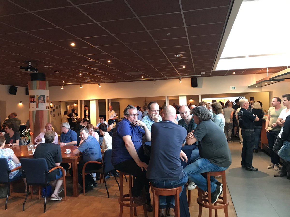 AngelikavdVen's tweet photo. Vanavond ontvangen meer dan 200 verenigingen/stichtingen van #Rabobank #PeelNoord info over de #Raboclubkas bij #cultuurhuisdeeendracht https://t.co/VDSe0TVgTZ