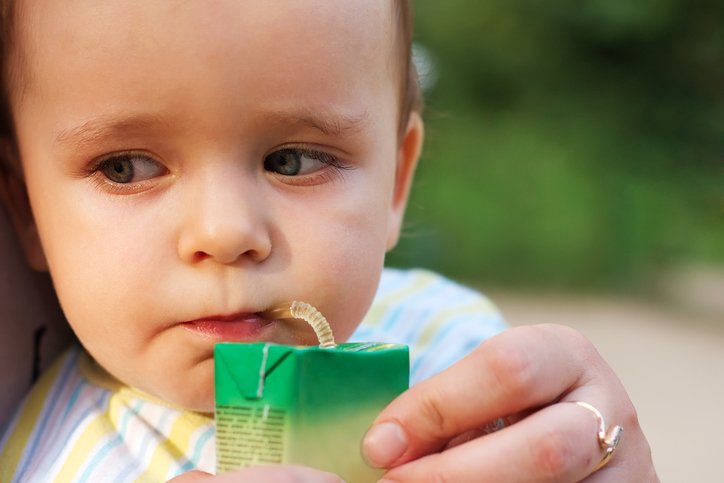 HarvardHealth's tweet photo. New recommendation from experts: No fruit juice for children under a year by @drClaire https://t.co/uygE7UwPzX #HarvardHealth https://t.co/YCADBOjud2