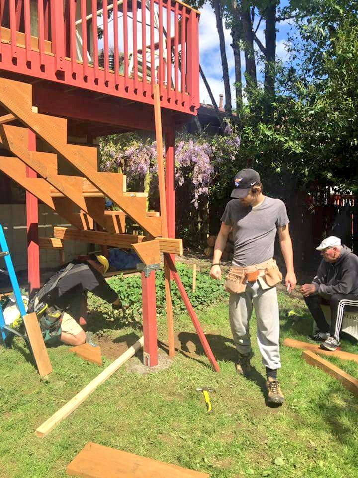 Chandler_PDX's tweet photo. 3 different generations coming together to build some stairs. Pretty revolutionary 🔨🔨🔨 #Pops #Backyardconstruction https://t.co/o1FfsmZjys