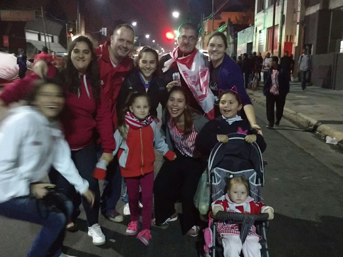 clublosandes's tweet photo. #DiaDelHinchaDeLosAndes La familia ya llegó a la sede y se prepara para marchar al Gallardón. https://t.co/TAkqMWUBR4