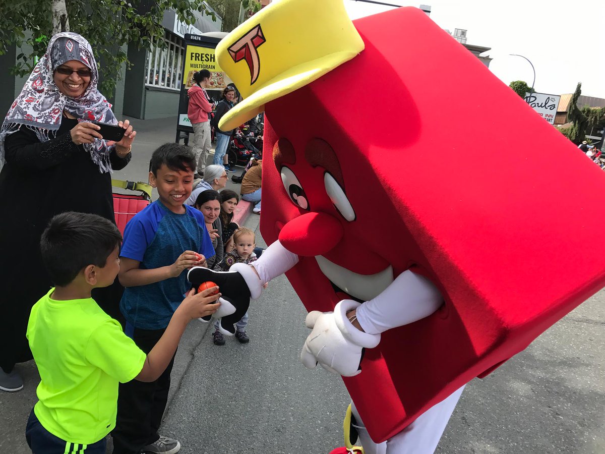 TileTownTYLER's tweet image. Thanks to all the @gvfsvic organizers and volunteers for a fantastic parade! #VicDayParade #VictoriaDayParade