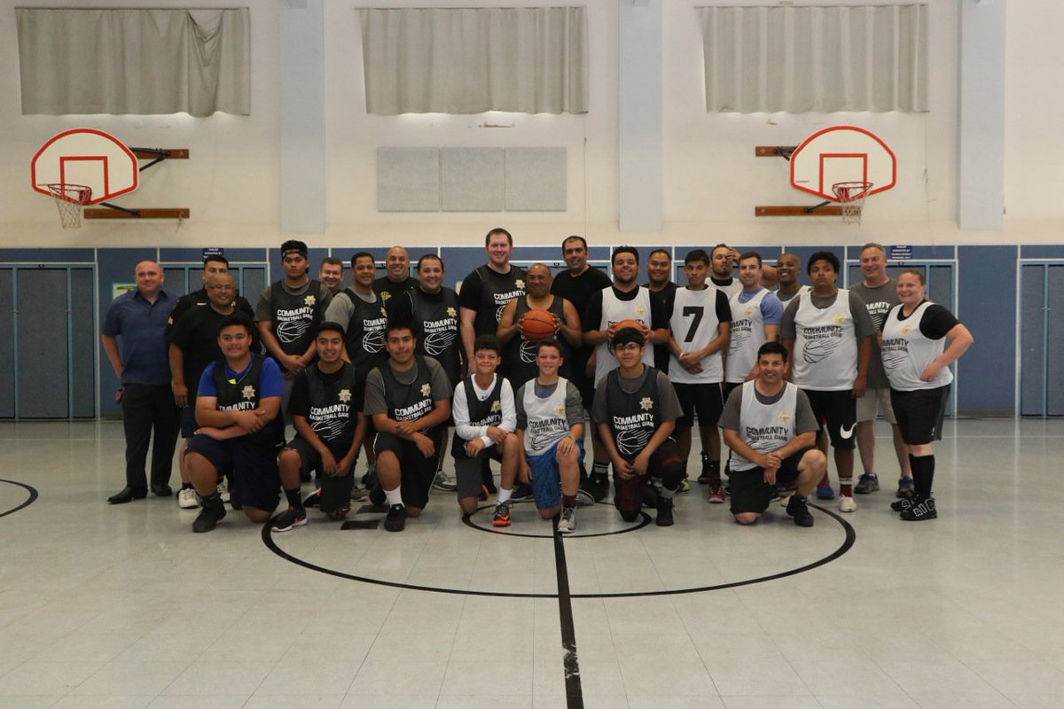 👨‍👩‍👧‍👦COMMUNITY + 🏀BASKETBALL + 🍗BBQ = 👍🏼A GREAT TIME!