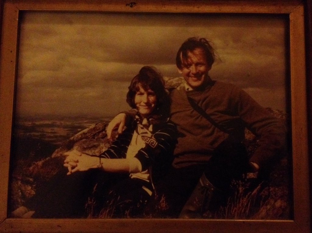 artefactoid's tweet photo. Lovely old pic of mum and dad is my #happythingaday #packingupchildhoodhome #myhouse #ourhouse https://t.co/hMG5SYaUDO