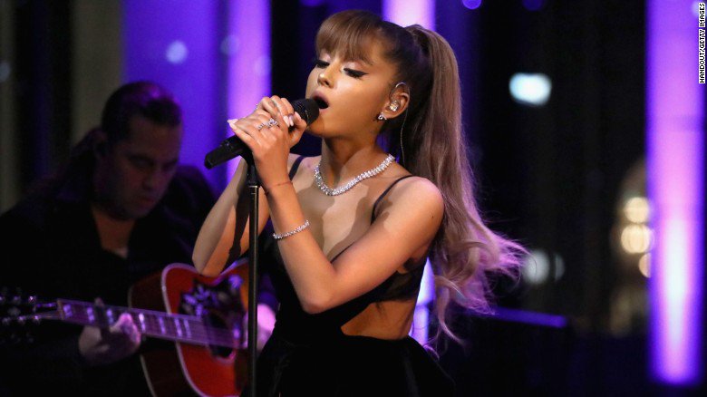 CNN's tweet photo. Ariana Grande returns home to Florida after the attack in Manchester, UK https://t.co/p87atiOrT8 https://t.co/Zb8Z6VeEhN