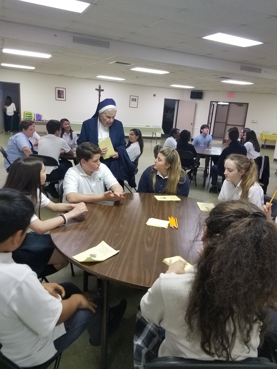 Sara_Shea72's tweet photo. And now,  time to #celebrate the #GRADUATES #ADNY #CatholicEdChat #TuesdayTreat https://t.co/rV0BvmZOHz