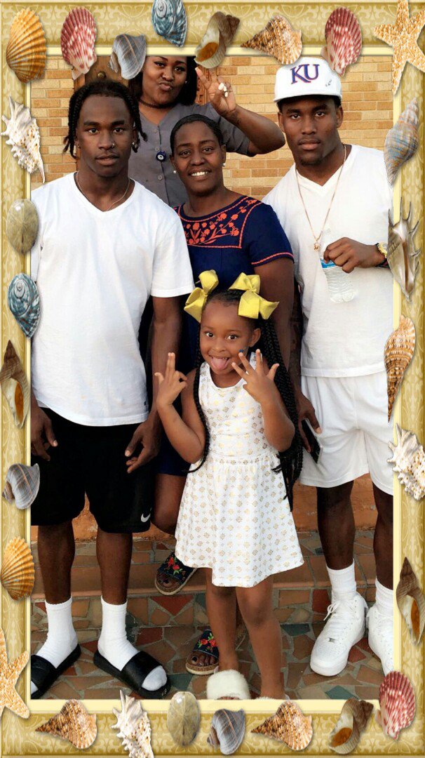 Calandr93545486's tweet photo. #mirrorimage made by @lyrebirdstudio me and my lil Family 😍😍🔥🔥🔥💥💯💯👉💡☝🙋🌍😍💙💙😍😁❤😄💛��💚😂💙🤗💜🏈🏈 https://t.co/0NoSXWSWou