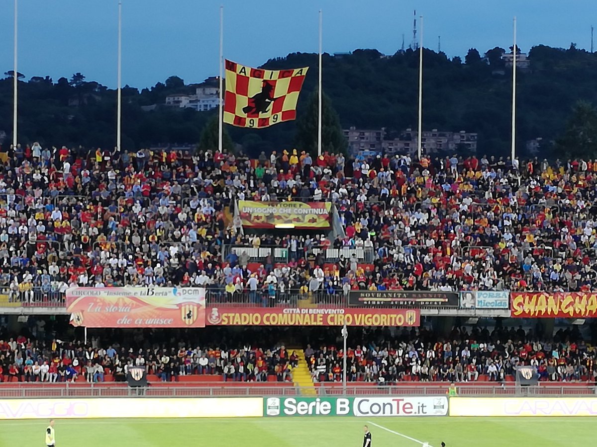angelomontella's tweet photo. Che spettacolo il Vigorito! Noi ci siamo e ci crediamo! #ConquistiamolA! Forza #Strega! @bncalcio #BenSpa https://t.co/yTiyJcd1zp