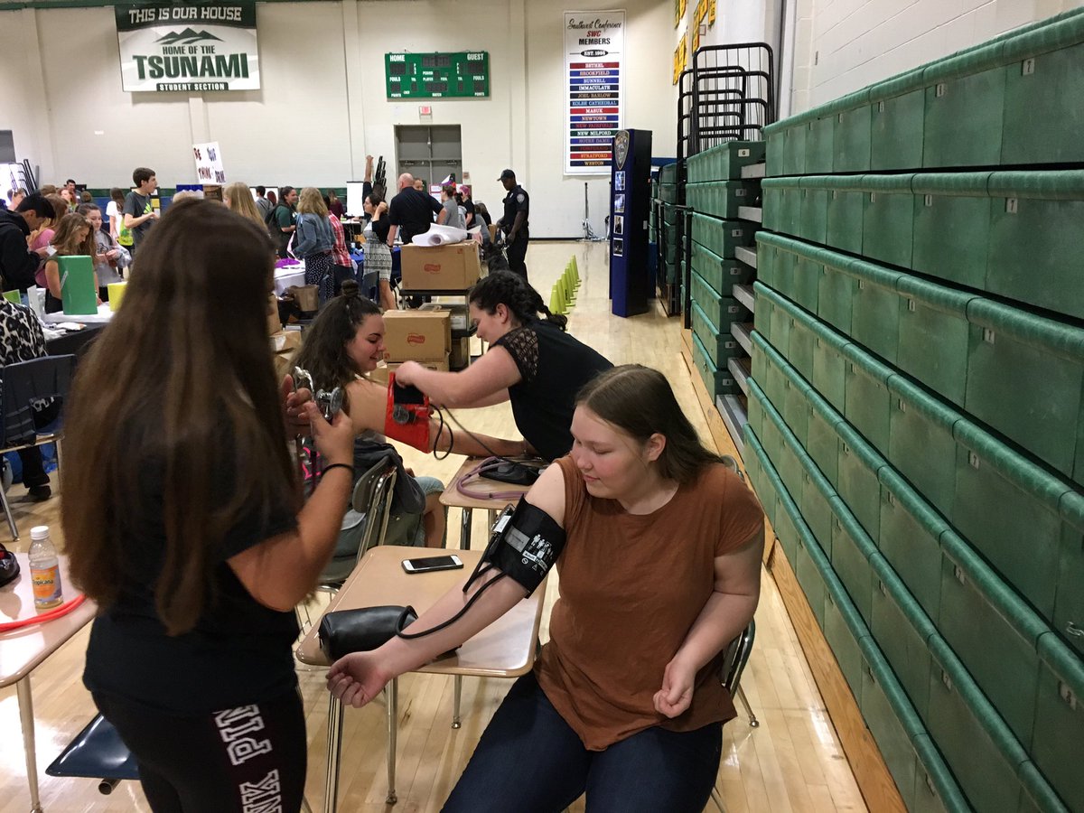mrsbenson22's tweet photo. Allied Health students at the Health Fair! https://t.co/6fcm9gswTy