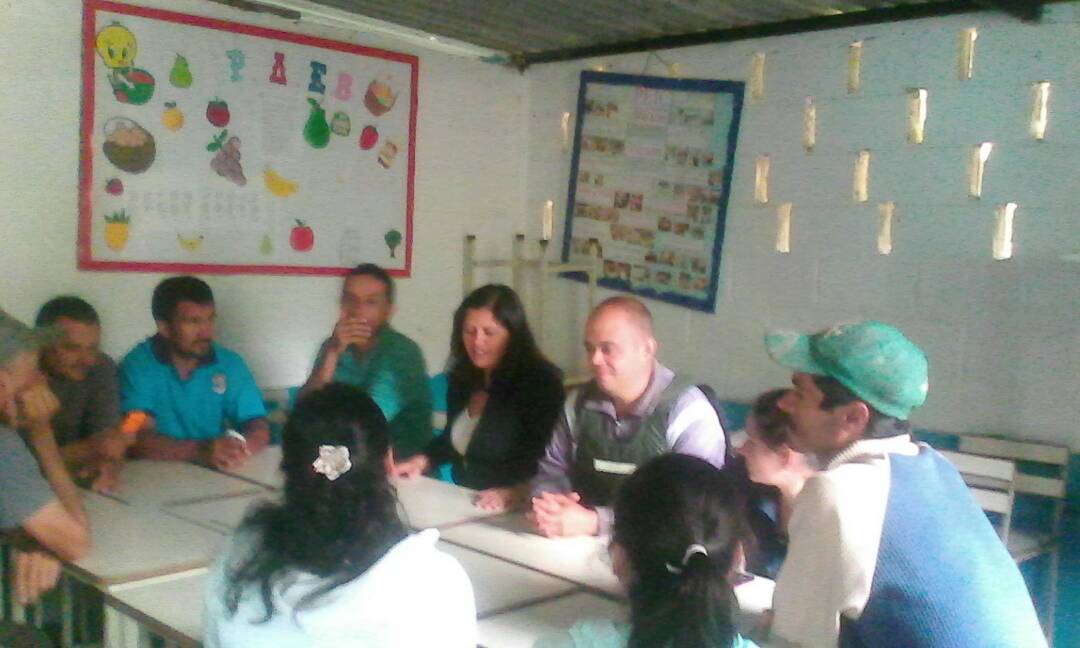 Garantizando el transport a las Esc. mas lejanas todo un logro <a href="/charlychaves/">Charly Rojas Chaves</a> <a href="/VielmaEsTachira/">JGVM</a> <a href="/Crazetweb/">Crazet</a> <a href="/MLUCESTAC/">zona educatvita</a>