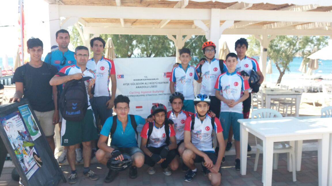 cyclingbullying's tweet photo. #oyfest Ortakent Yahşi Bahar Festivalinde bisiklet turlarına katıldık projemizi halka tanıttık.@ulusalajans #Erasmus30 #ErasmusPlus https://t.co/v9Saz8a4ek