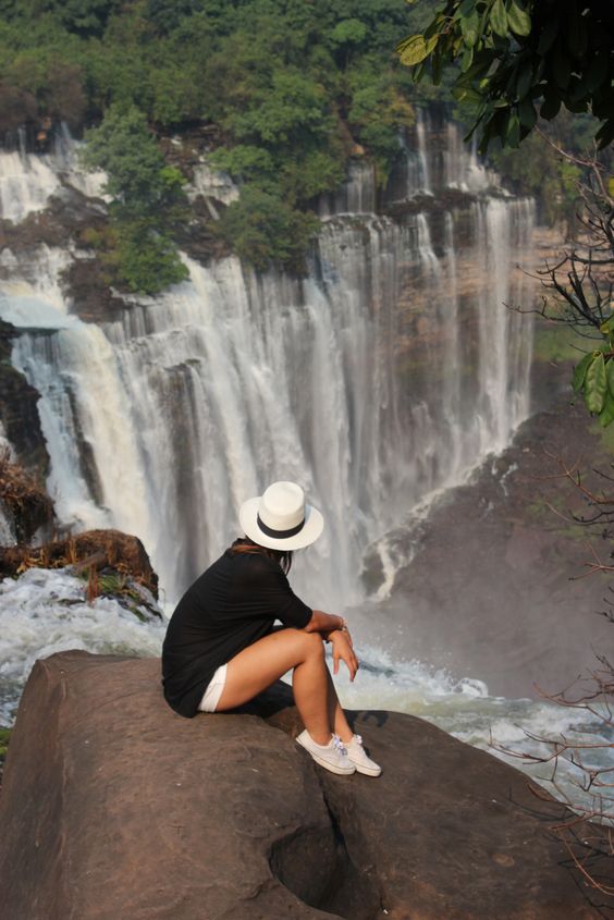 OrangeOliveNoDa's tweet photo. This rainy Tuesday we are dreaming of coppers, golds and lush waterfalls of Africa. #traveltuesday #hairdreams #wanderlust #worldinspired https://t.co/aF4wX1DuzF