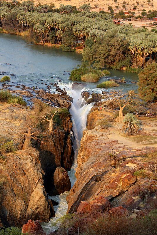 OrangeOliveNoDa's tweet photo. This rainy Tuesday we are dreaming of coppers, golds and lush waterfalls of Africa. #traveltuesday #hairdreams #wanderlust #worldinspired https://t.co/aF4wX1DuzF