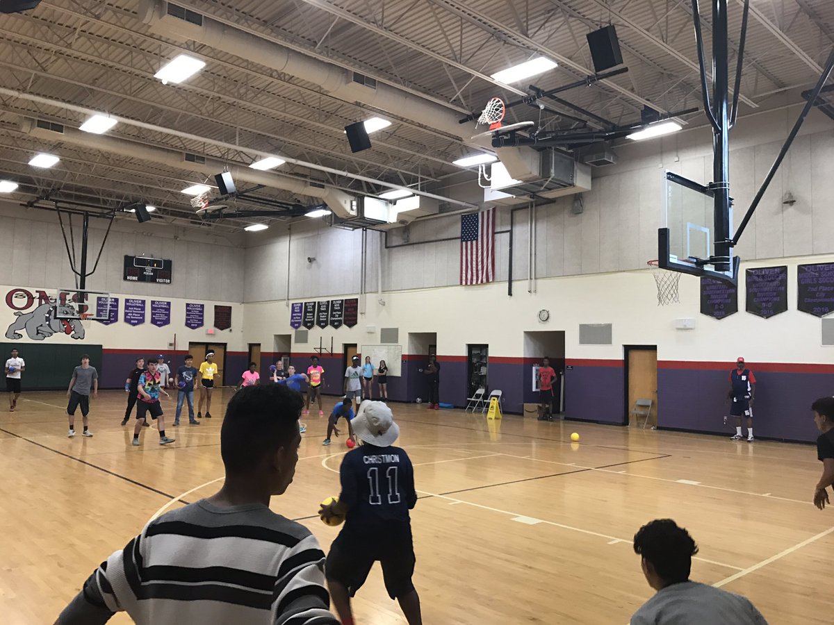 OliverMNPS's tweet photo. 8th grade field day.  Home room dodge ball tournament!! https://t.co/CR4VJcALVm