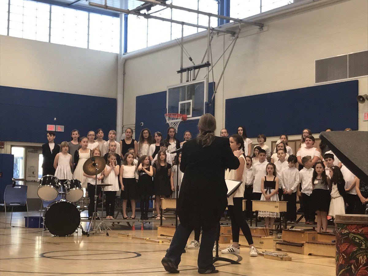 MrsBThird's tweet photo. Thank you Ms. Burger, Chorus and special guest pianist Mrs. Mandracchia for a fantastic concert! https://t.co/TkVp4Oi93p