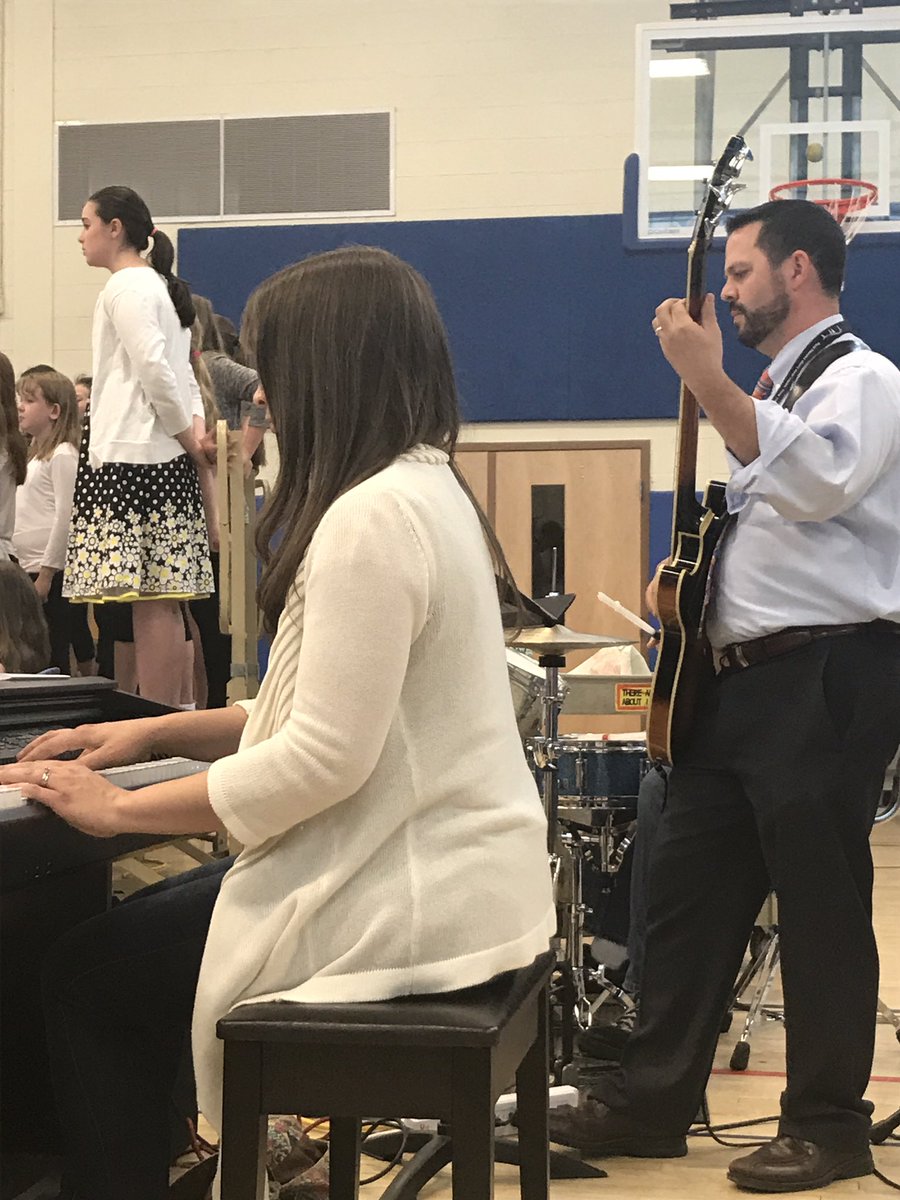 MrsBThird's tweet photo. Thank you Ms. Burger, Chorus and special guest pianist Mrs. Mandracchia for a fantastic concert! https://t.co/TkVp4Oi93p