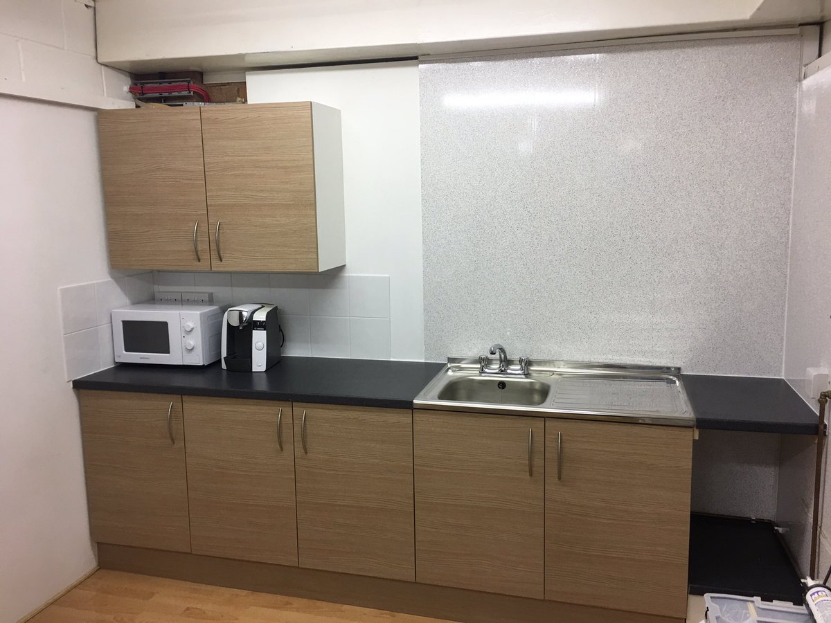 TailorMade_PS's tweet photo. Before and afters of a new kitchenette we fitted for @iShine_Clean in there offices! No excuse to get the tea on now!!☕️☕️ #solihullHour https://t.co/8C5TqKVFad