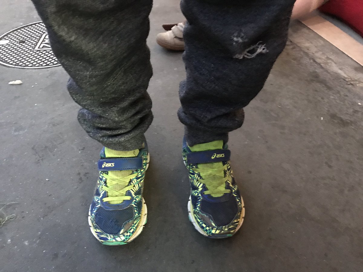 Alerte ! Basket attack ! Des 👟 pour Alex... Merci Genev RS ! #sneakersofhope #makeadifference