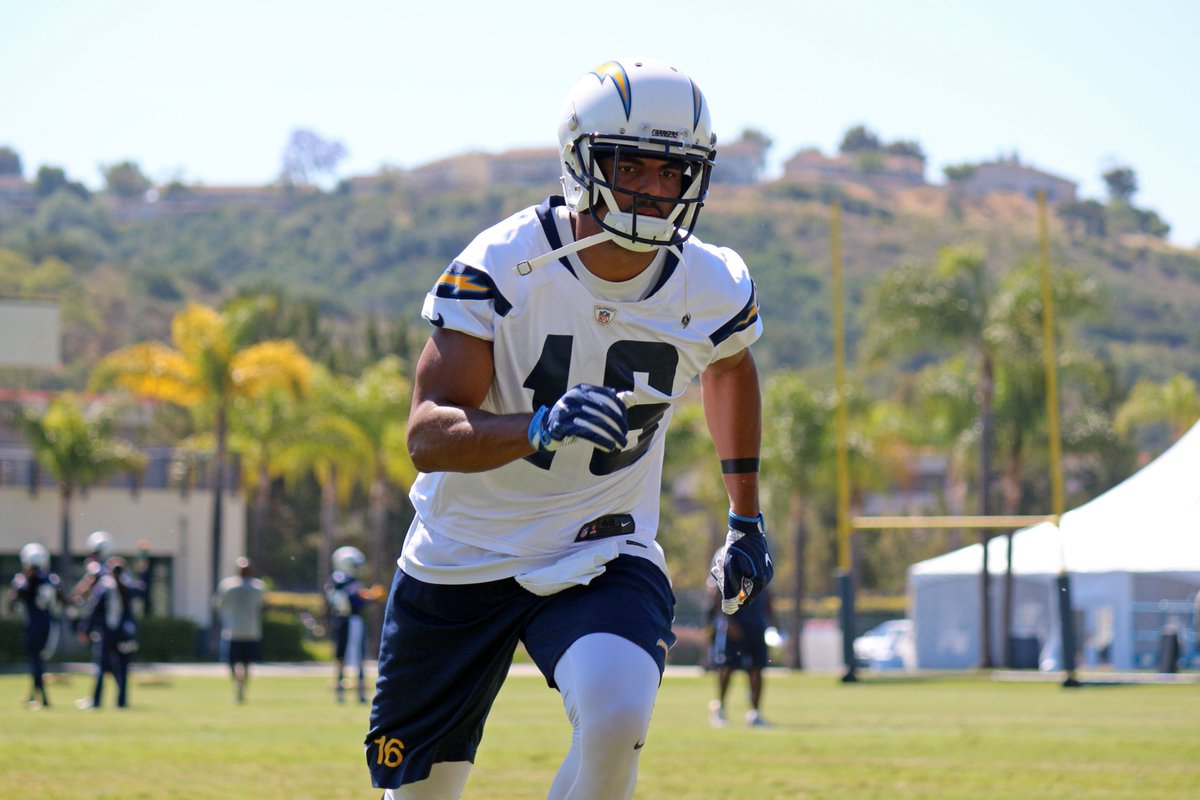 Week ✌️ of OTAs.   📸: chargers.com/galleries/2017… https://t.co/8bLWWtW1AJ