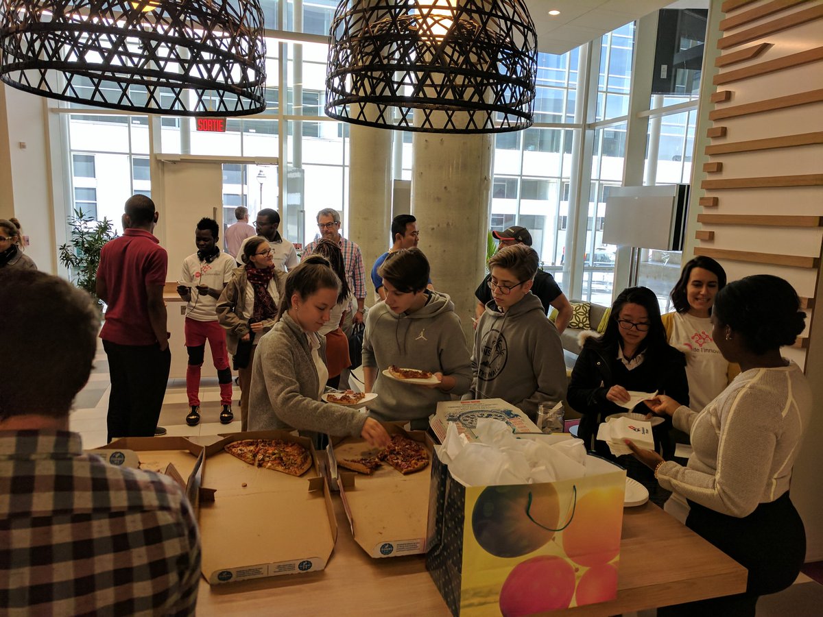 lmjimenezn's tweet photo. Lunch et tirage pour les participants de @24hinno ! Merci #360dDesjardins de votre support. https://t.co/y4Mp6fgGyl