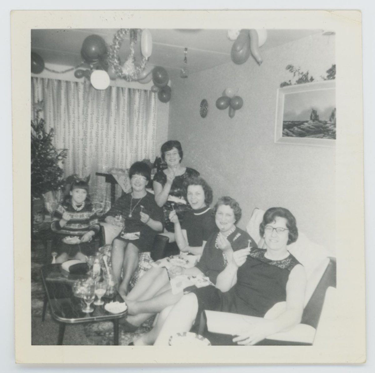 Moving2Bettws's tweet photo. A couple of new blogs and some lovely photos of Bettws in the 1960s/70s here: https://t.co/lUQZeU74zj https://t.co/1nZ5TGjDVB