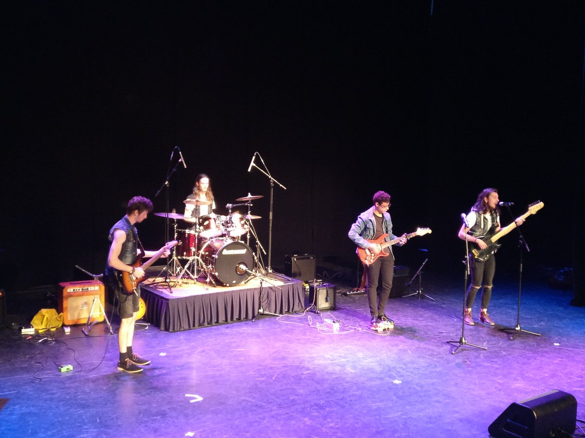 En de mooie akkoorden van  Nothing Else Matters - Metallica door Men's Best Vriend.