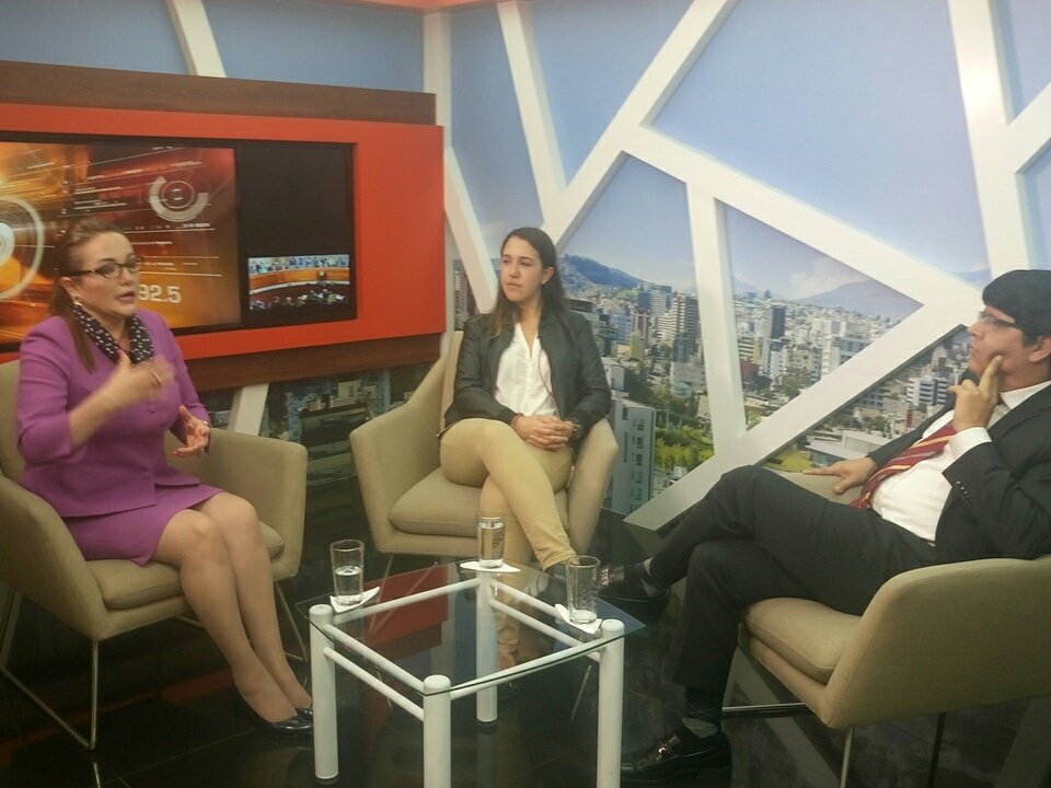 IvoneEsQuito's tweet photo. En @DemocraciaTVec me comprometo para proponer línea de ayuda humanitaria para #Venezuela para menguar en su crisis de alimentos y medicinas https://t.co/yzCsNbKrXM