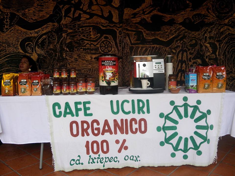 UciriCafeteros's tweet photo. Presentes en la VII Fería Regional del Totopo 2017 con sde en la casa de la Cultura de Juchitán. https://t.co/NxqyatZe6Z