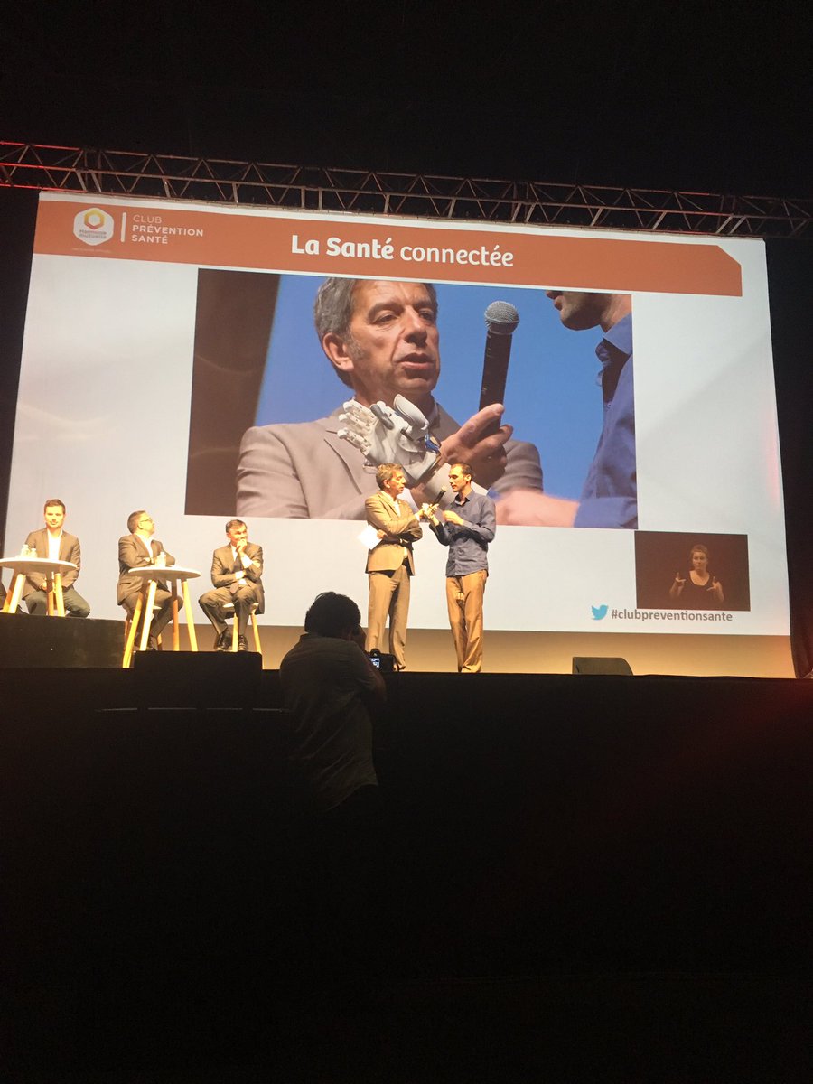 Sandra7Machado's tweet photo. LT Nicolas Huchet qui démontre sa main bionique grâce aux #imprimante3D via des #opensource @DocCymes @hmutuelle #clubpreventionsante https://t.co/BsMhdnsjJ2