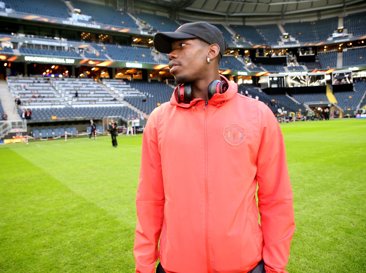 ManUtd's tweet image. The #MUFC players and staff at the Friends Arena in Stockholm.