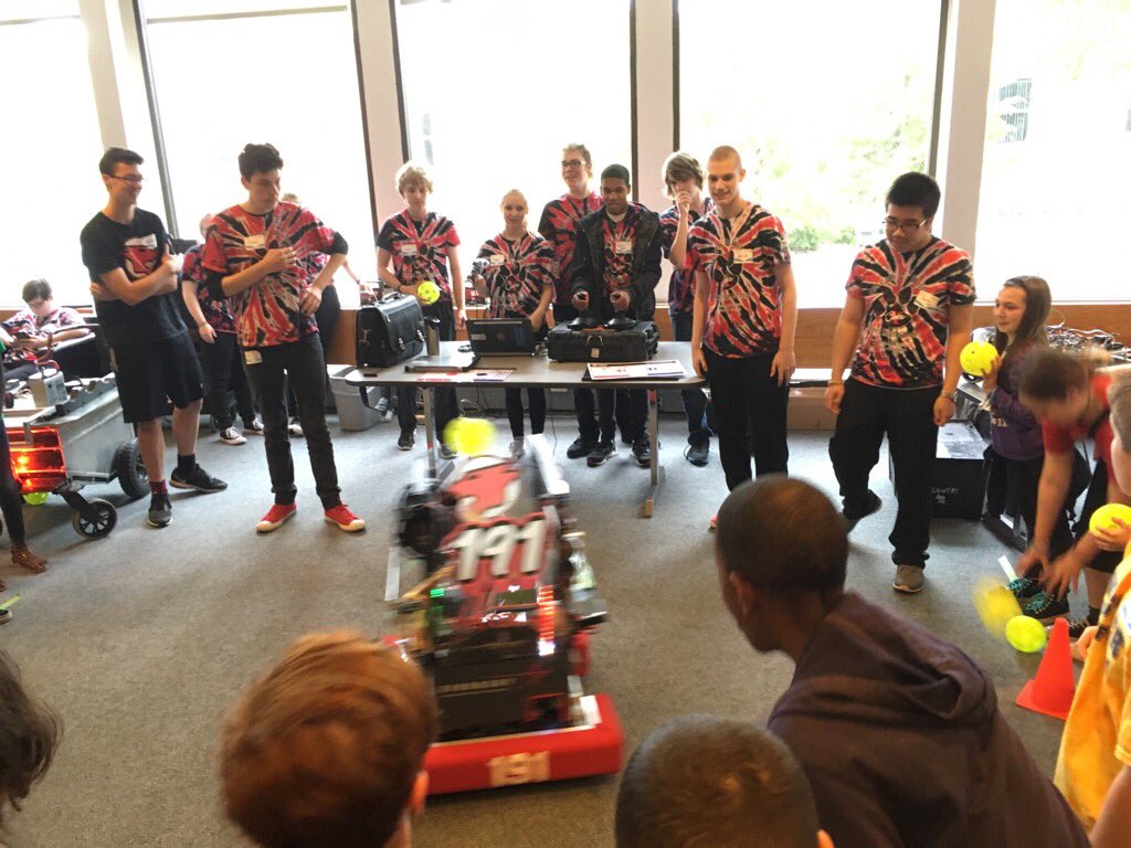 X-Cats outreach at the Xerox Science Challenge Day #xerox #omgrobots