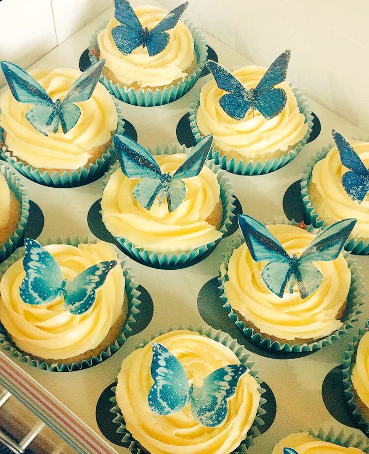 CakesByHaich's tweet photo. Coconut cupcakes with vanilla frosting https://t.co/HwyLEfV47g