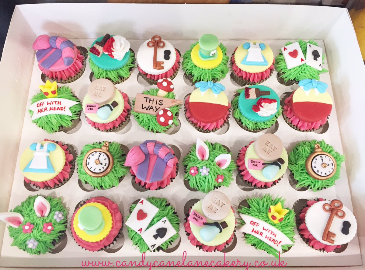 Petalblisscakes's tweet photo. Some more from last week...#aliceinwonderland #disney #rugby #kitkat #cclcakery #barnsley https://t.co/FzbIppDjOw