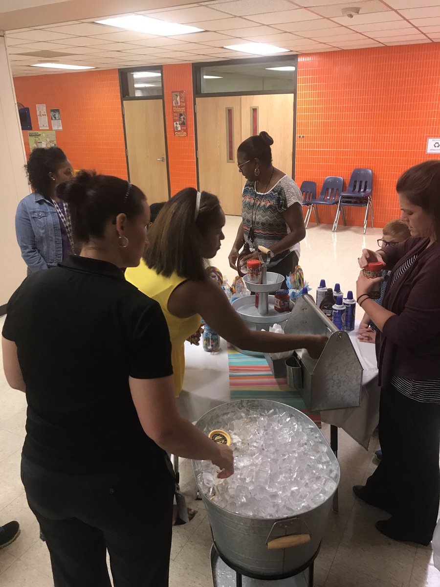 StephanieGVann's tweet image. .@ImagineLearning rep surprised our 2-4 Ss with an ice cream social to end the year @FrancisESAldine in @AldineISD logged over 772 hours
