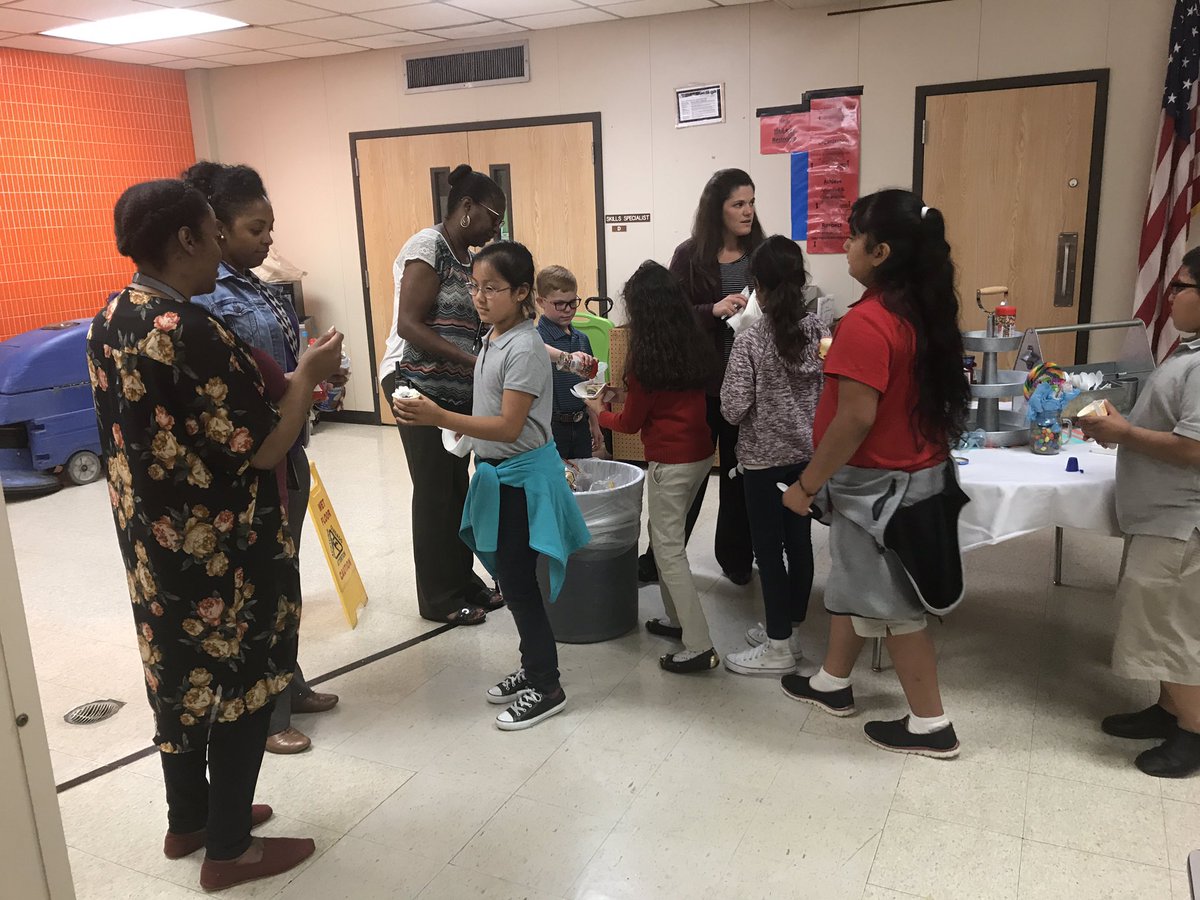 StephanieGVann's tweet image. .@ImagineLearning rep surprised our 2-4 Ss with an ice cream social to end the year @FrancisESAldine in @AldineISD logged over 772 hours