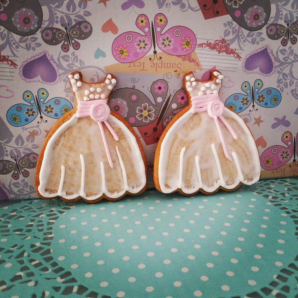 CUPdeCUPCAKES's tweet photo. Detalles para comuniones...:) #cookies #galletasdevainilla #glasareal #transfers #comuniones2017 #royalicing https://t.co/s5I81F3L9N