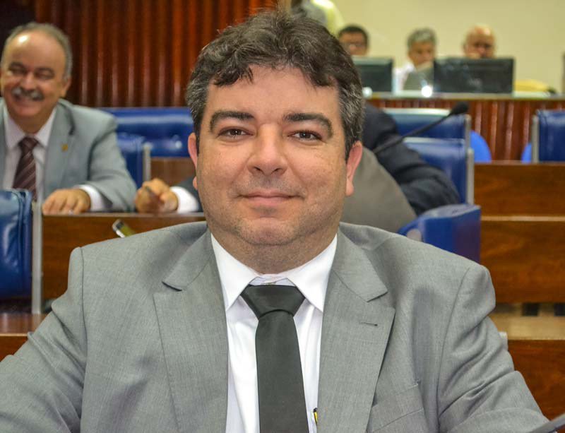 Deputado quer proibir aluguel de veículos para parlamentares da ALPB politicaetc.com.br/2017/05/deputa…