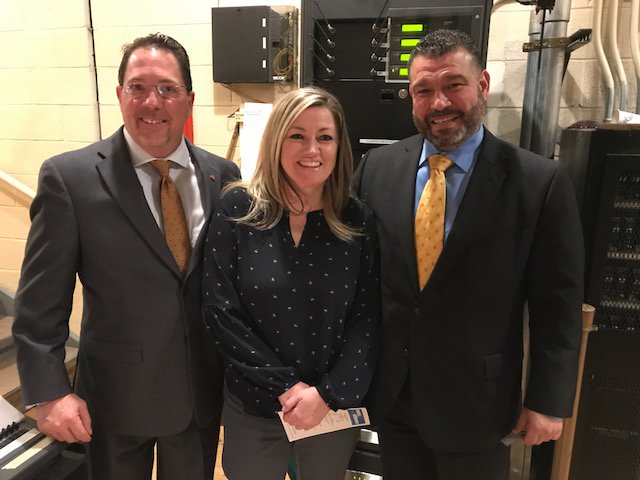 ComcastPhillyNJ's tweet image. PA Secretary of Edu Pedro Rivera backstage w/ members of Comcast's Gov Affairs team before addressing #PA #HS #LeadersAchievers recipients.
