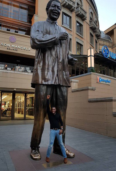 Avolaofficial's tweet photo. Timi Dakolo Poses With Mandela's Statue - https://t.co/Uh9x3EABnq #TrendysturvsBlog https://t.co/jYN9xWLXIE