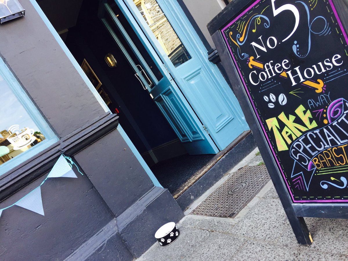No5_Frome's tweet photo. Loving our new sign and summery bunting. Even the pooches have a playful water station.

#fromehour #coffee #somerset #frome https://t.co/djy7I5sYBD