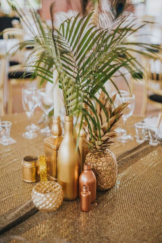 FreeWedPlanners's tweet photo. I'm still not entirely sure whether I dig the pineapple trend or not .... #FruitFanatics https://t.co/4XqgFg8Qtf https://t.co/xVbVSMe3gC