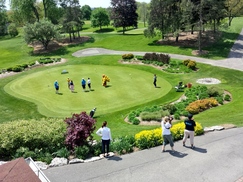 media_squirrel's tweet photo. But seriously ... Just look how beautiful this @DundasValleyGCC course is! 💚⛳ #golfmore #smashingwomen #smashingnines #smashinggirls https://t.co/kzZ9PUweXO