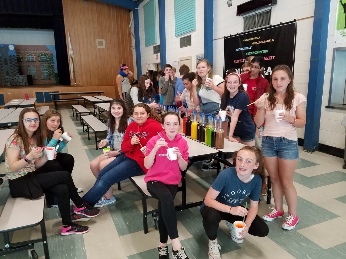 cindypink90's tweet photo. Sno Cone party. Thank you Mr Rabidoux for making them! @cindypink90 @cchappell @CurtisCornerMS https://t.co/zdPSrHuPxQ