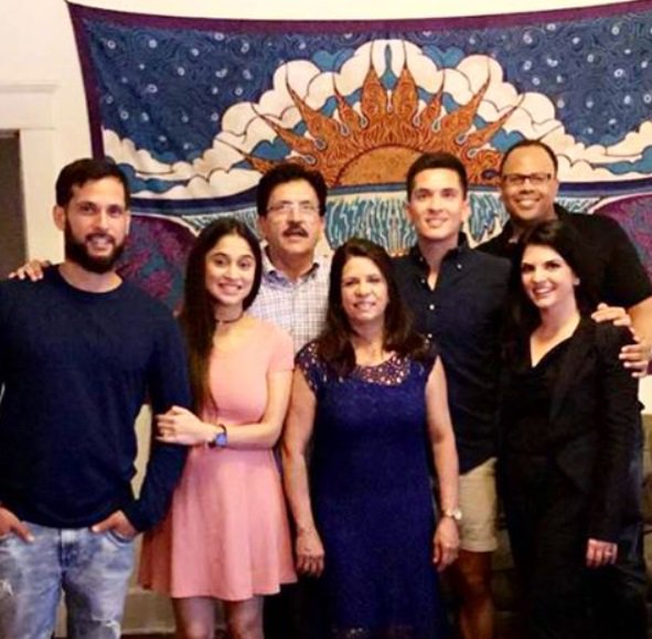 SomyaDiaries's tweet photo. Such an awesome day!! This tall yet little brother graduated today!! So soooo proud of him!!! Aman !!!! Aman !!Aman!!
  😍💃🏼💃🏼💃🏼👨🏻‍🎓🎓🎓🎓🎓🕺🏻🕺🏻🌷 https://t.co/uQ1nz52S6c