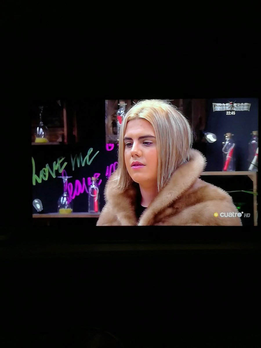 jonnythetruthh's tweet photo. Vaya personaje más asqueroso. "Llevo un animal muerto jaja". Lo que no llevas es educación encima #firstdates342 https://t.co/OtAfoEaIdk