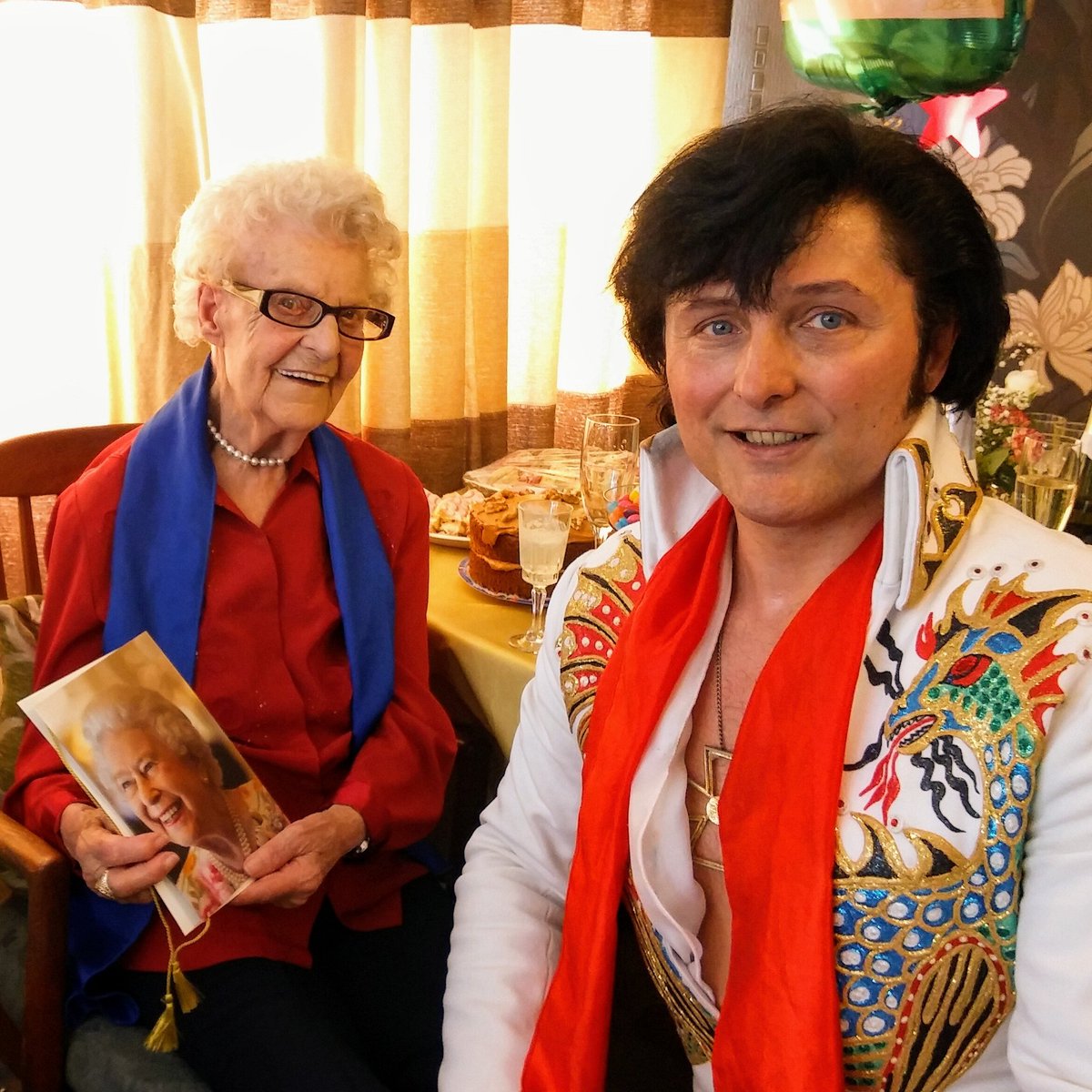 PeterKasElvis's tweet image. Privileged to sing at Nickie's 100th birthday party today where she received a special card from the Queen! #100th #Elvis #party